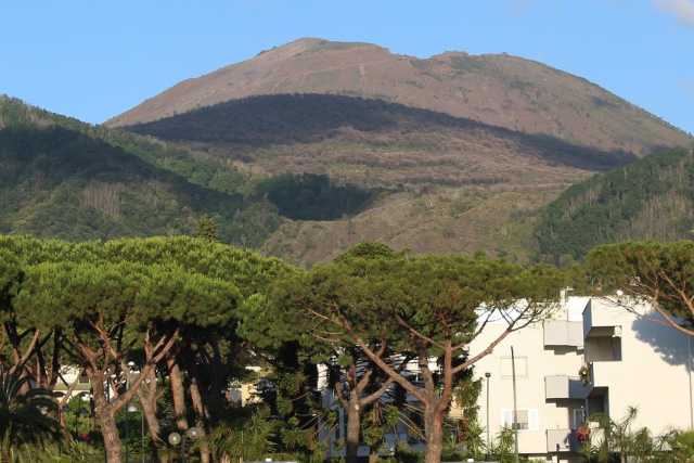 San Sebastiano, il paese distrutto tre volte dal Vesuvio: �Viviamo con l'ansia�